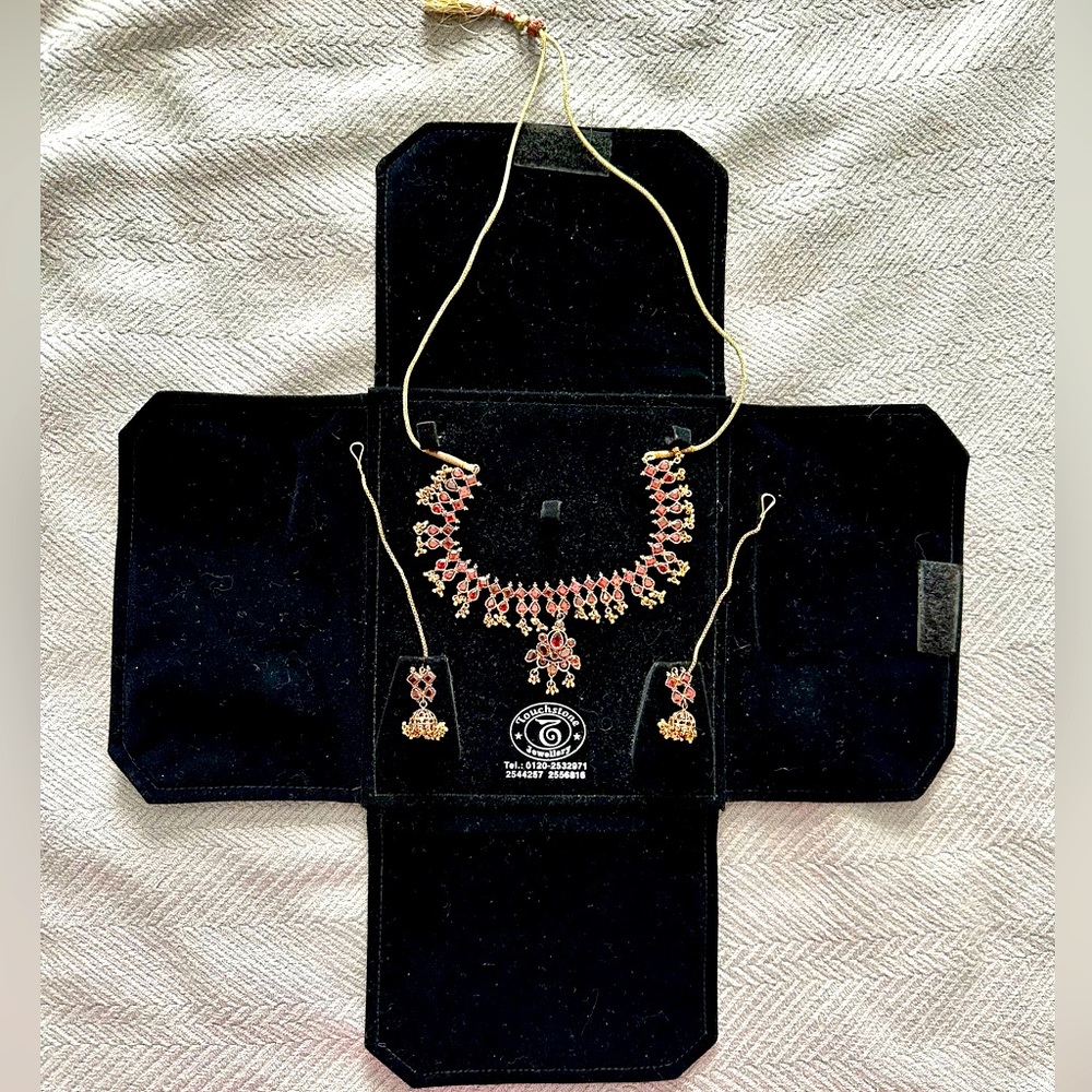 Indian Bollywood Style Choker Ceremonial Jewelry Set - Picture 2 of 5